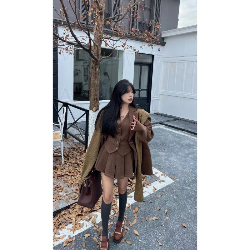 طقم نسائي فاخر من ثلاث قطع من  - مراجعة Winter Clothing Line وسعره