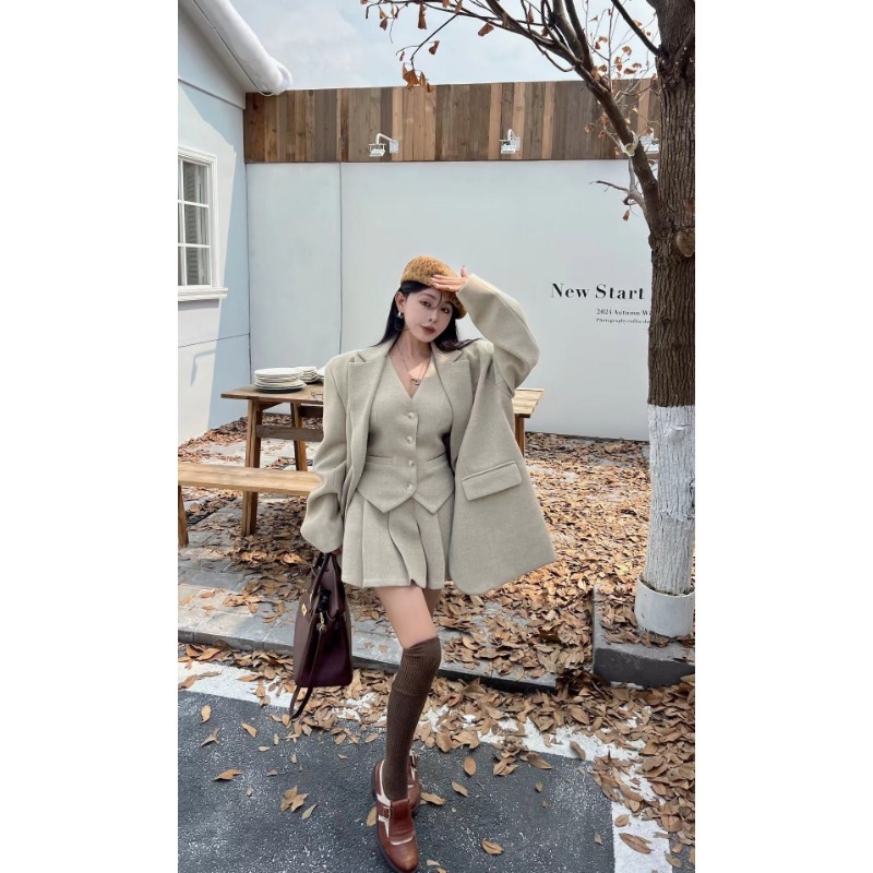 طقم نسائي فاخر من ثلاث قطع من  - مراجعة Winter Clothing Line وسعره